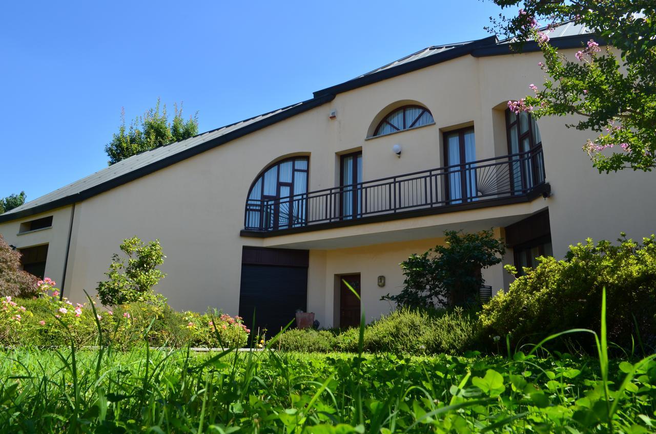 Villa Olivares Corbetta Eksteriør bilde